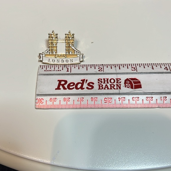 Burberry London Bridge Brooch - Picture 7 of 8